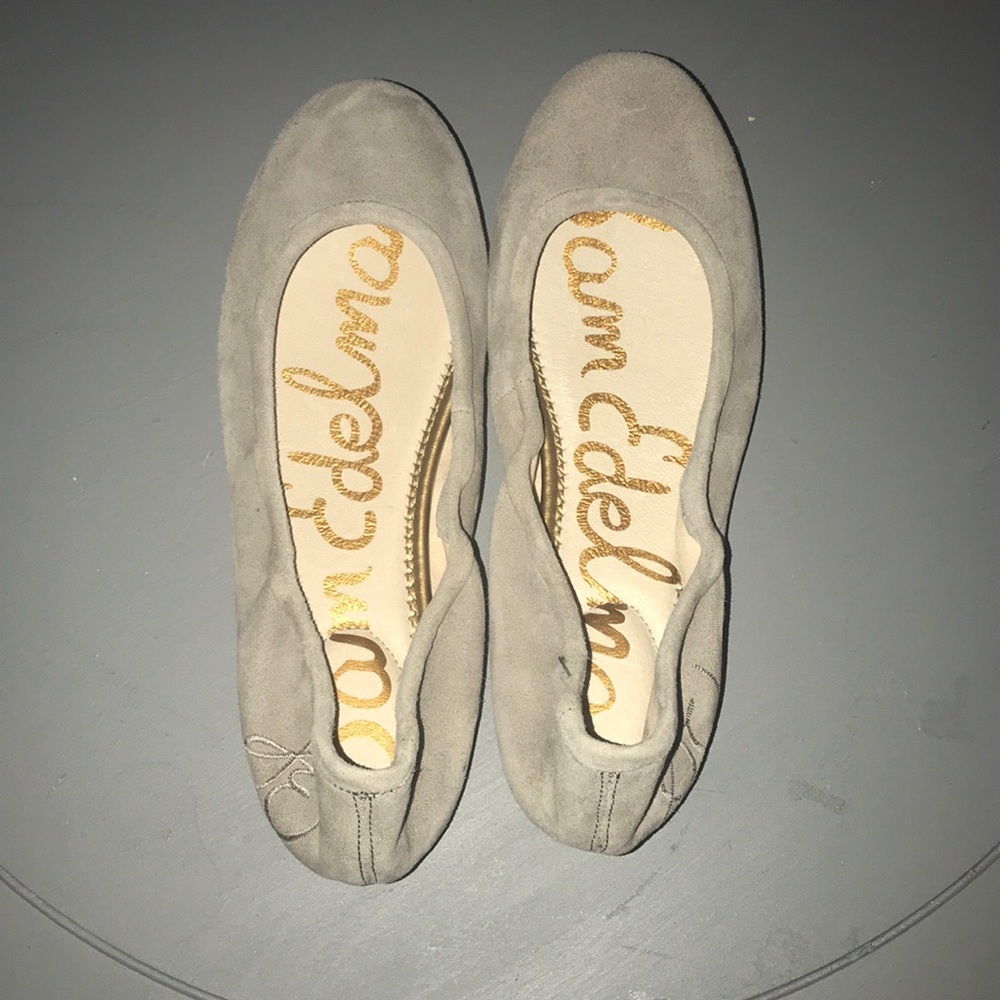 NEW size 7 grey suede flats